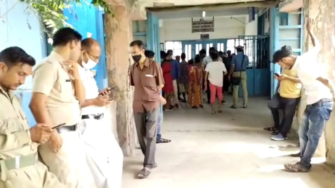 Maynaguri's tortured girl died, familiy wants cbi probe