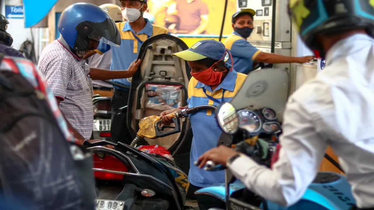 Petrol Diesel Price Hike in Kolkata 2 April 2022