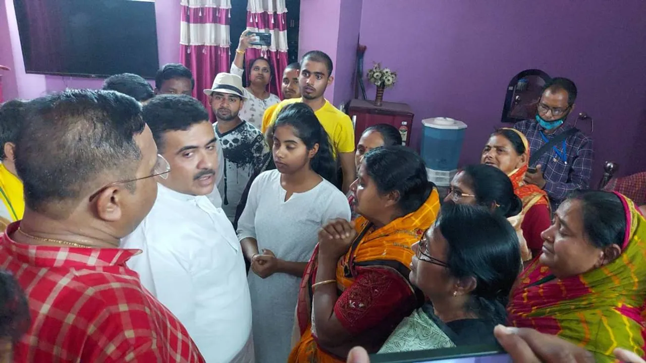 Suvendu Adhikari meets Tapan Kandu's kin in Jhalda