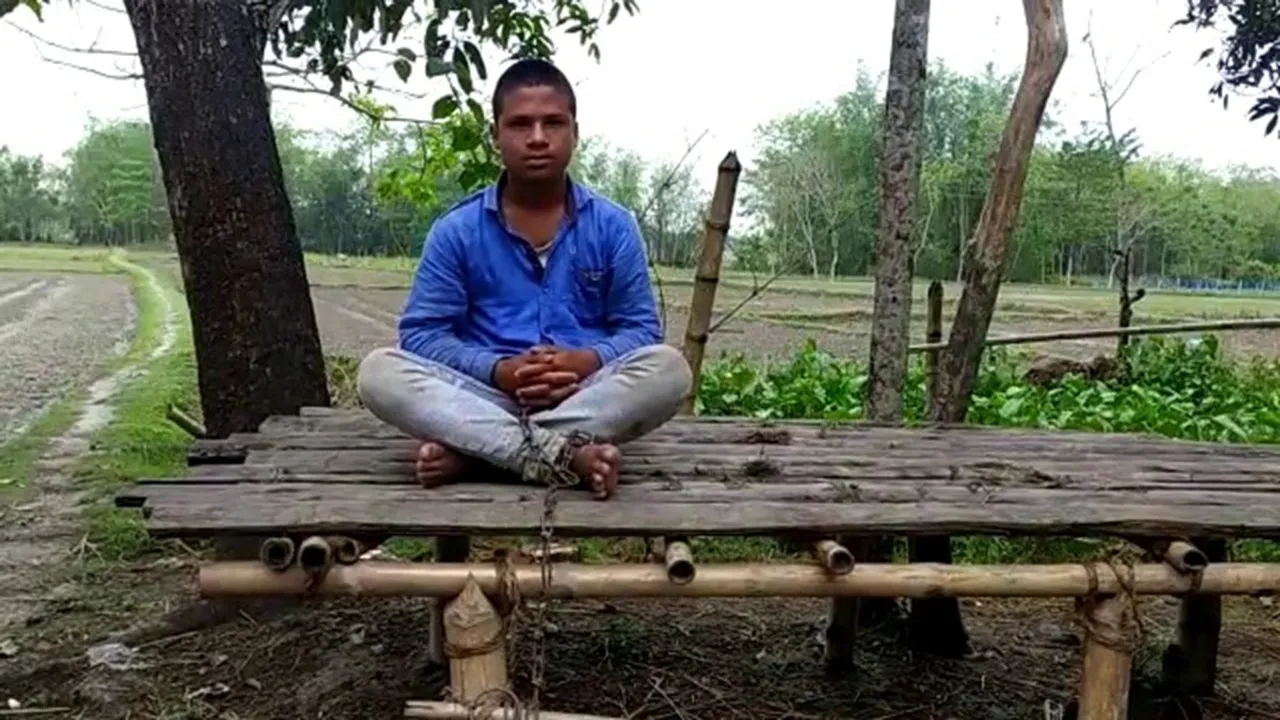 Due to lack of money, treatment of mental illness of a teenager from Mekhliganj in Cooch behar is stuck