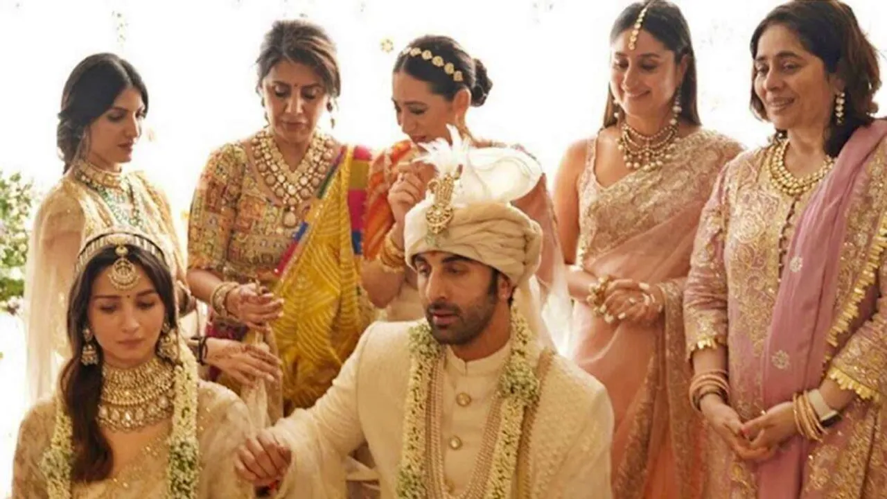 Ranbir-Alia wedding, Ranbir’s Sehra Bandi, রণবীর কাপুর, আলিয়া ভাট, রণবীর-আলিয়ার বিয়ে, bengali news today, করিশ্মা কাপুর, করিনা কাপুর, রিধিমা কাপুর