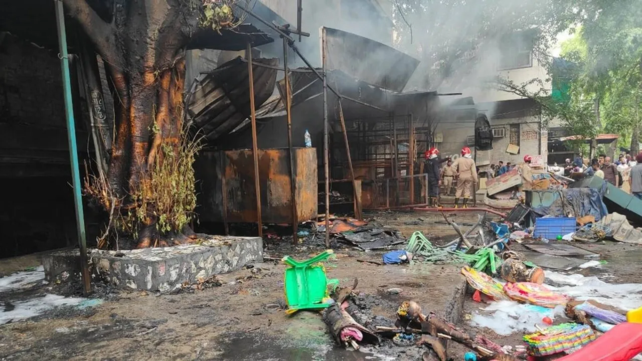 fire at cycle market in Delhi