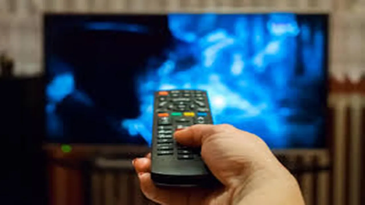 Watching TV for long hours can increase risk of heart disease