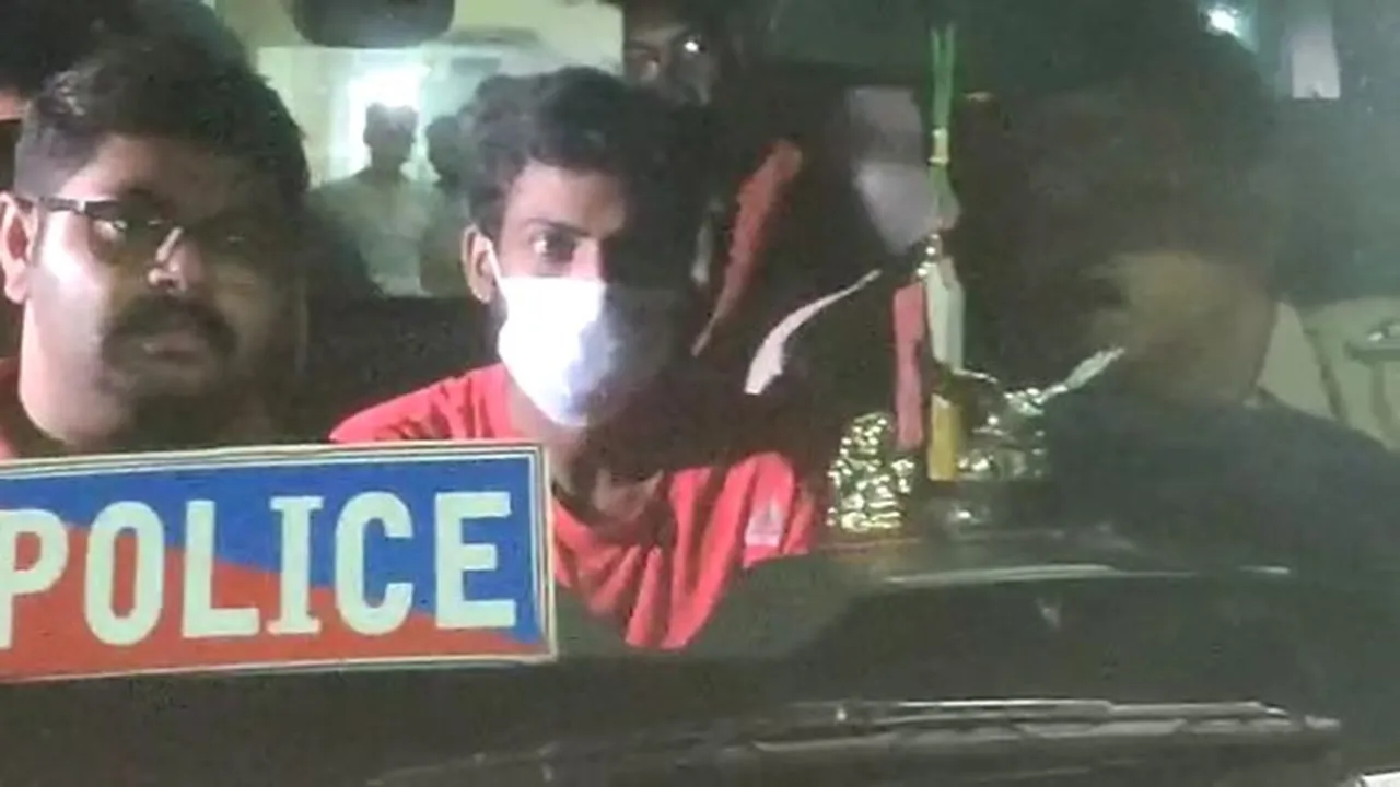 which knife would be beneficial seeing that sutapas murderer sushanto bought Bhojali