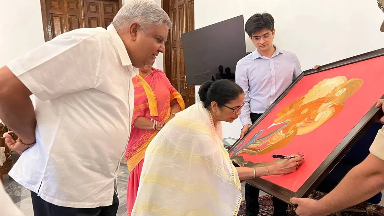 CM Mamata Banerjee gifted her painting to Governor Jagdeep Dhankhar, see pics