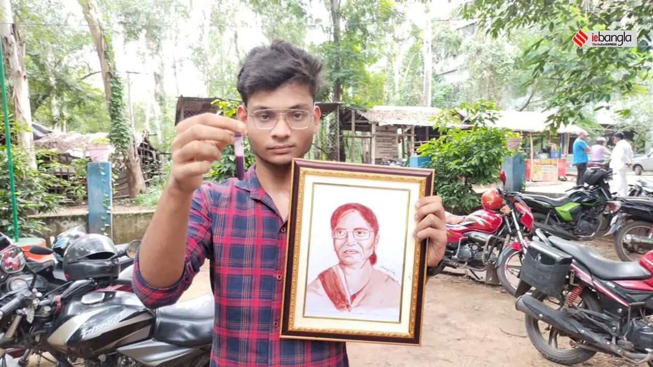 Watch Video: Durgapur Youth draw Mamata Banerjee's portrait with his blood