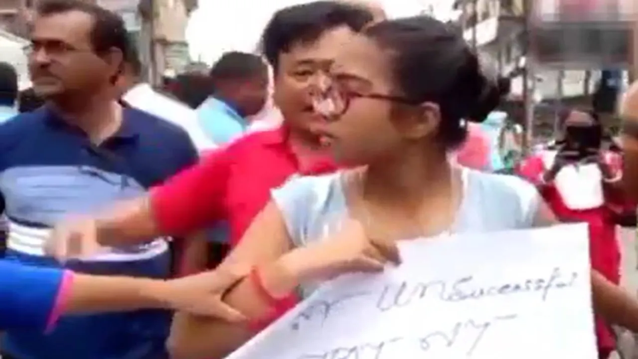 ভাইরাল কাকু, viral video, viral student protest, viral student, viral man
