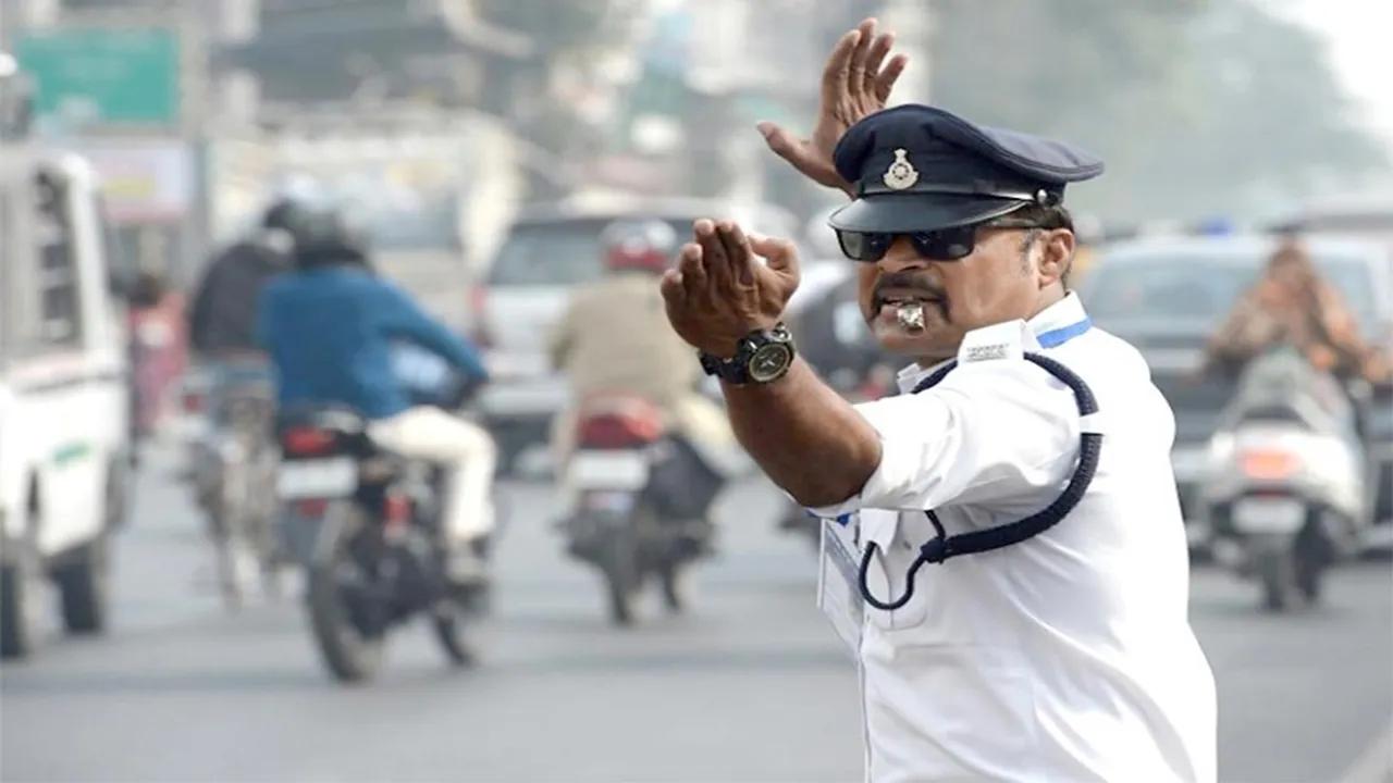 viral video today, viral video 2022, traffic policeman viral video, trending video, Instagram, Social Media, traffic police man dancing on Michael Jackson song