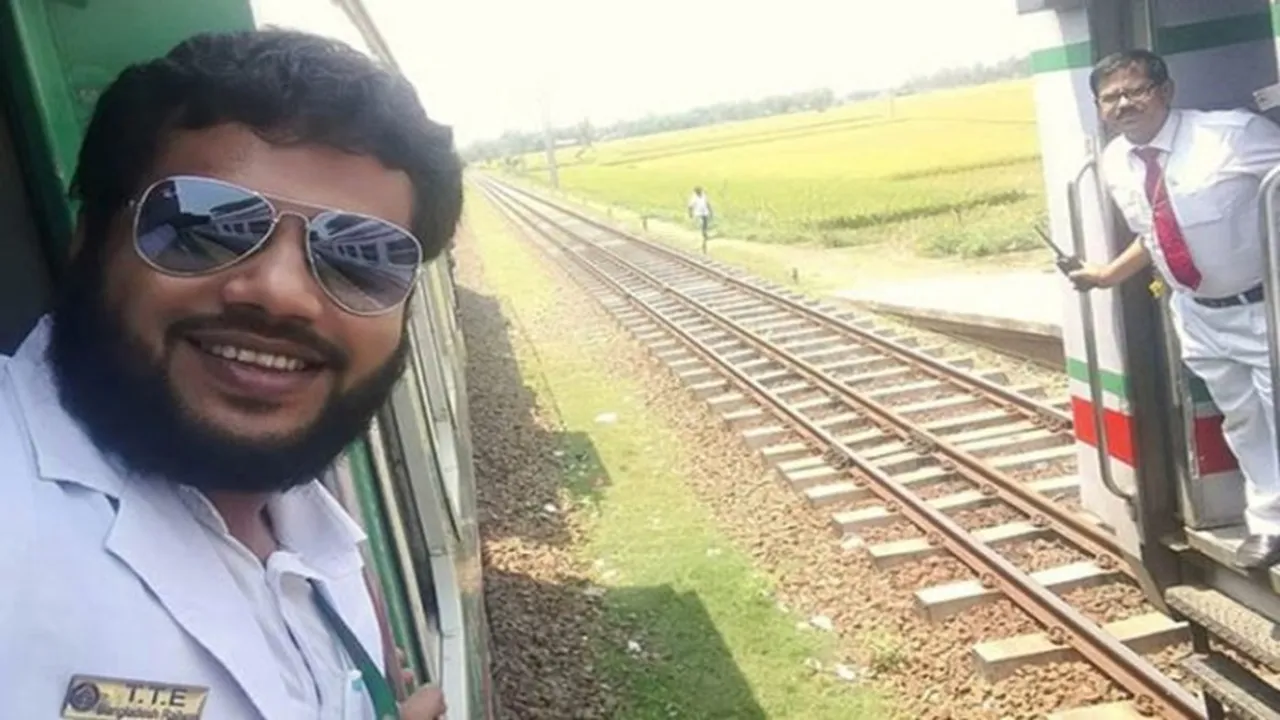 icket checker, railway guard, indian railways, train, epic selfie, viral post, twitter,