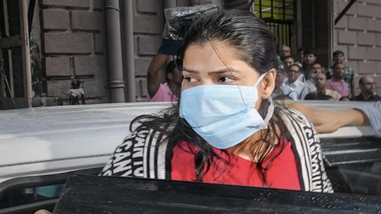 whose huge money in her flat arpita mukherjee opened her mouth