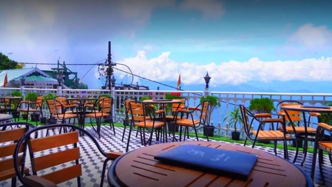 mamata banerjee cafe house darjeeling, দার্জিলিং ক্যাফে হাউজ মমতা