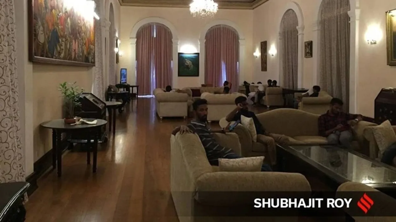গোটাবায়া পালিয়েছেন, তাঁর প্রাসাদ এখন আম জনতার চারণভূমি