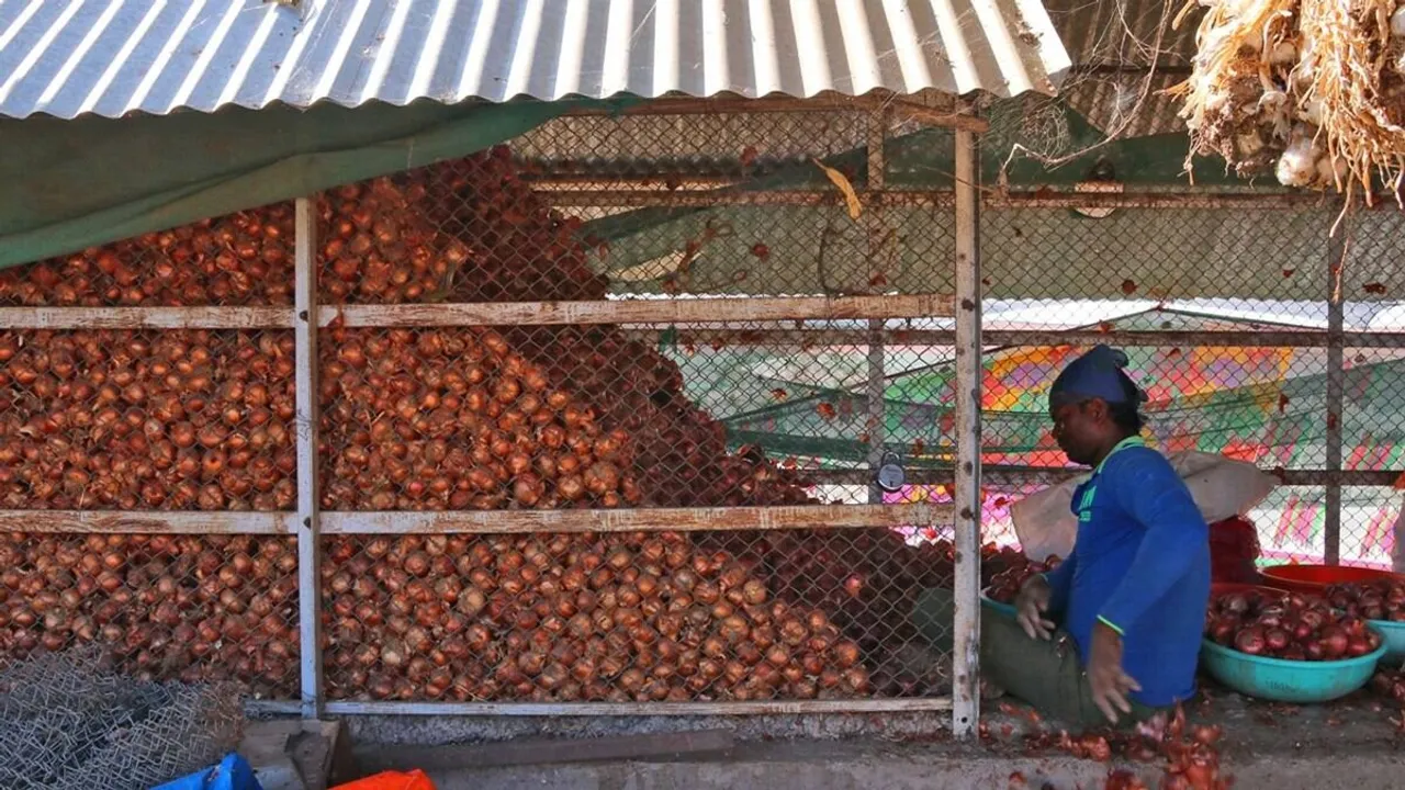 sri lanka crisis, india trade hit, india onion trade hit, india sugar trade, india sri lanka exports, india exports, india sugar exports, india onion exports, india sri lanka trade, india sri lanka onion trade, india sri lanka sugar trade, sri lanka news, pune news