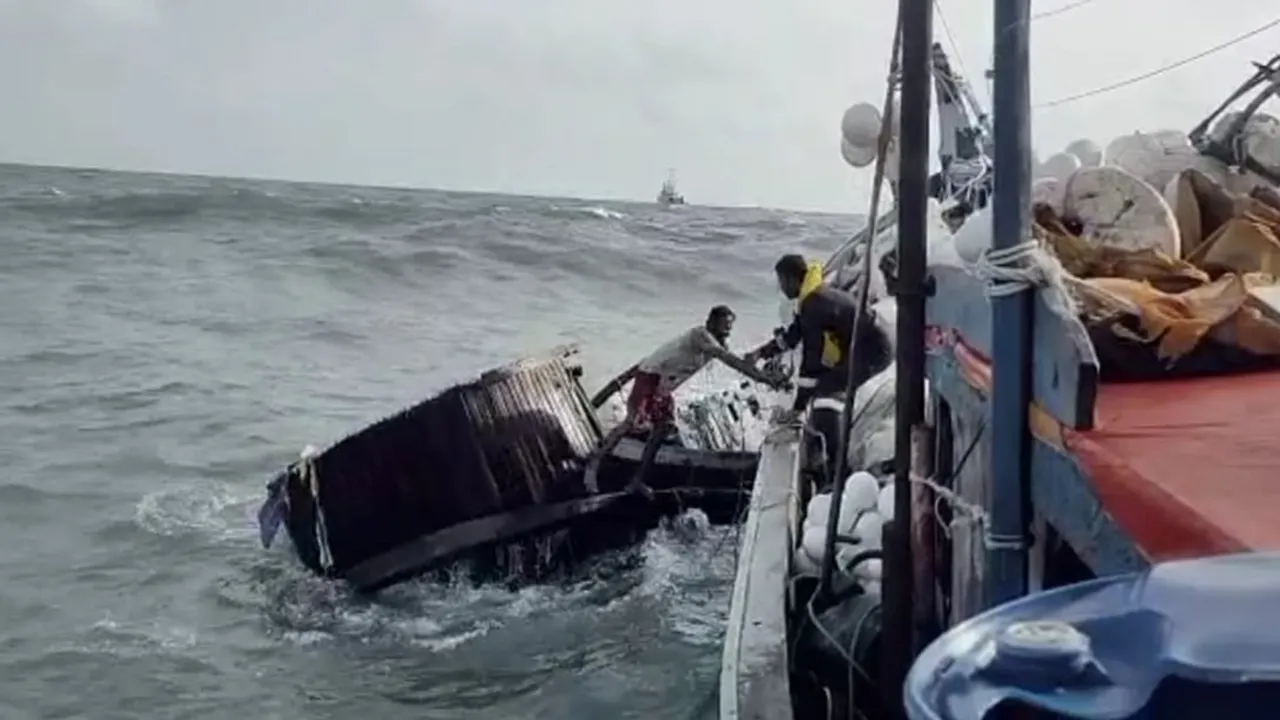 indian coast guards resques 27 bangladeshi fishermen