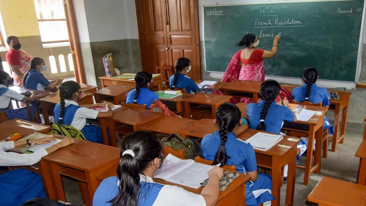 dalit girl beaten for not wearing uniform, up news, up latest news