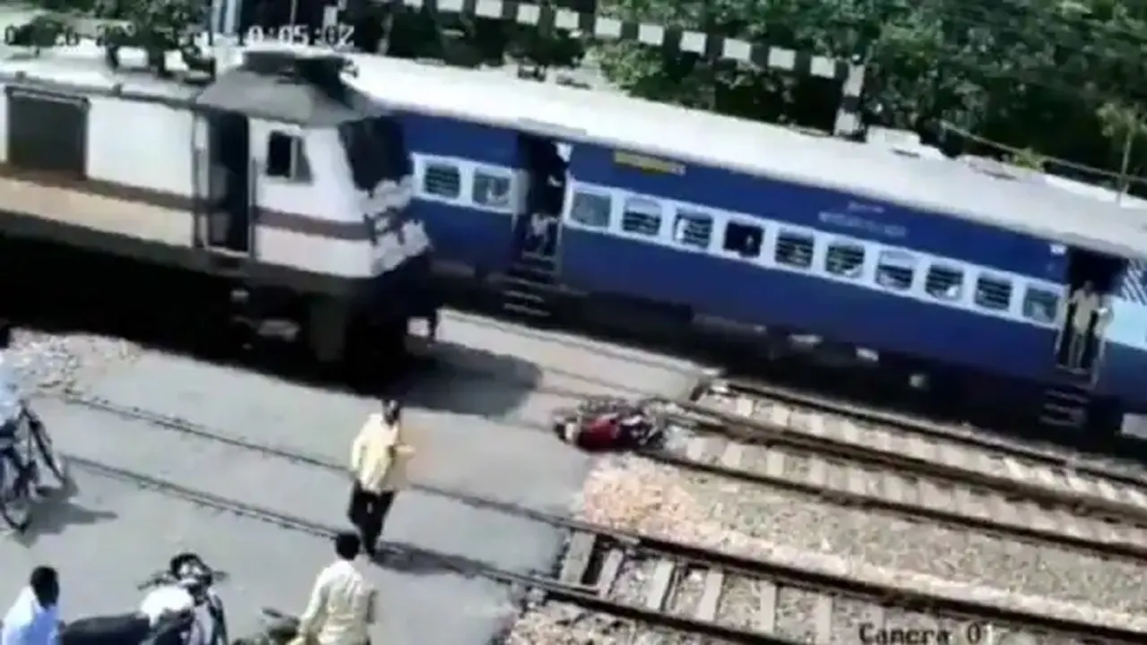 bike came in front of the train CCTV video surfaced, etawah hindi news, etawah latest news, etawah news, Bike on railway track