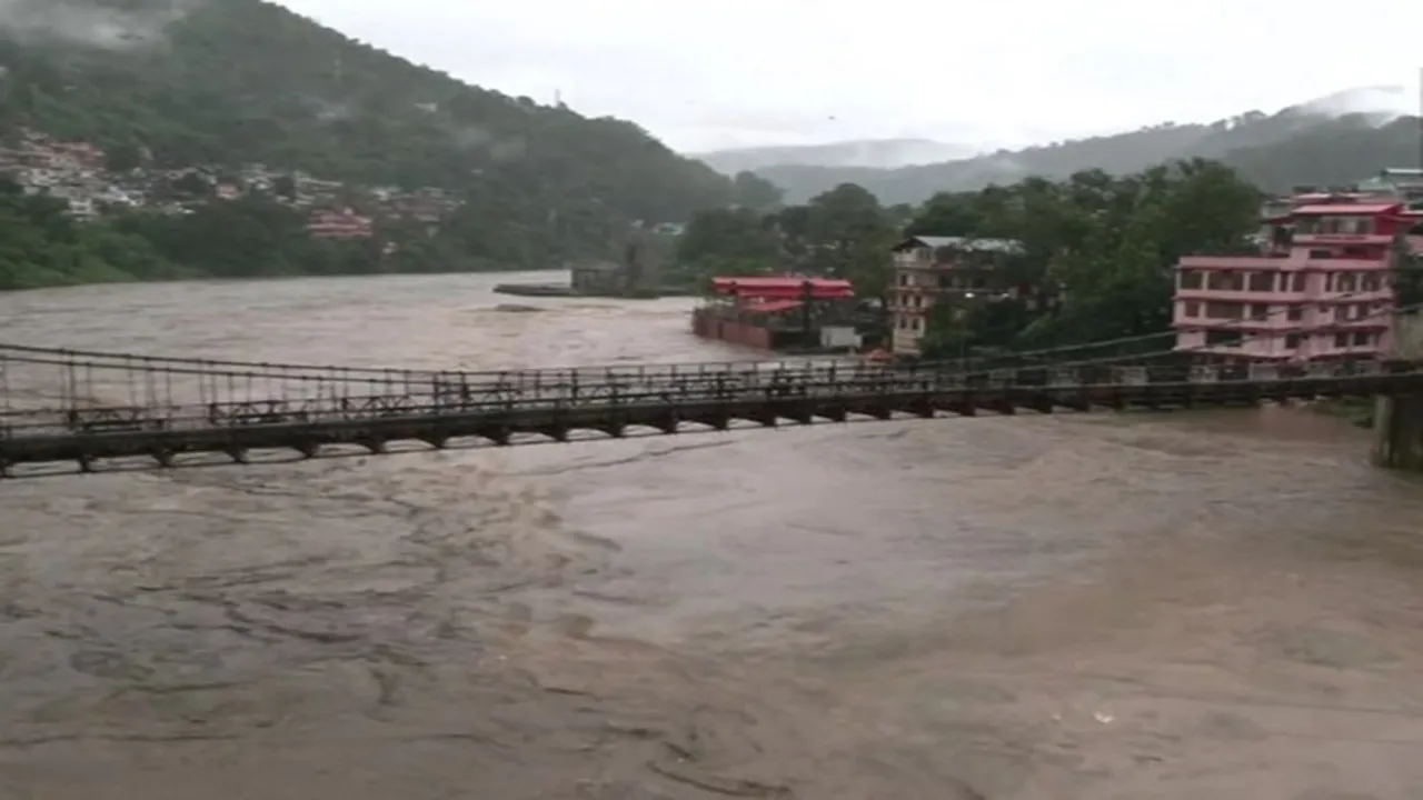 Mandi district flood, flash flood in Mandi, Heavy rains in Mandi, Himachal Pradesh flash flood, Chamba district flood, latest news, Indian Express
