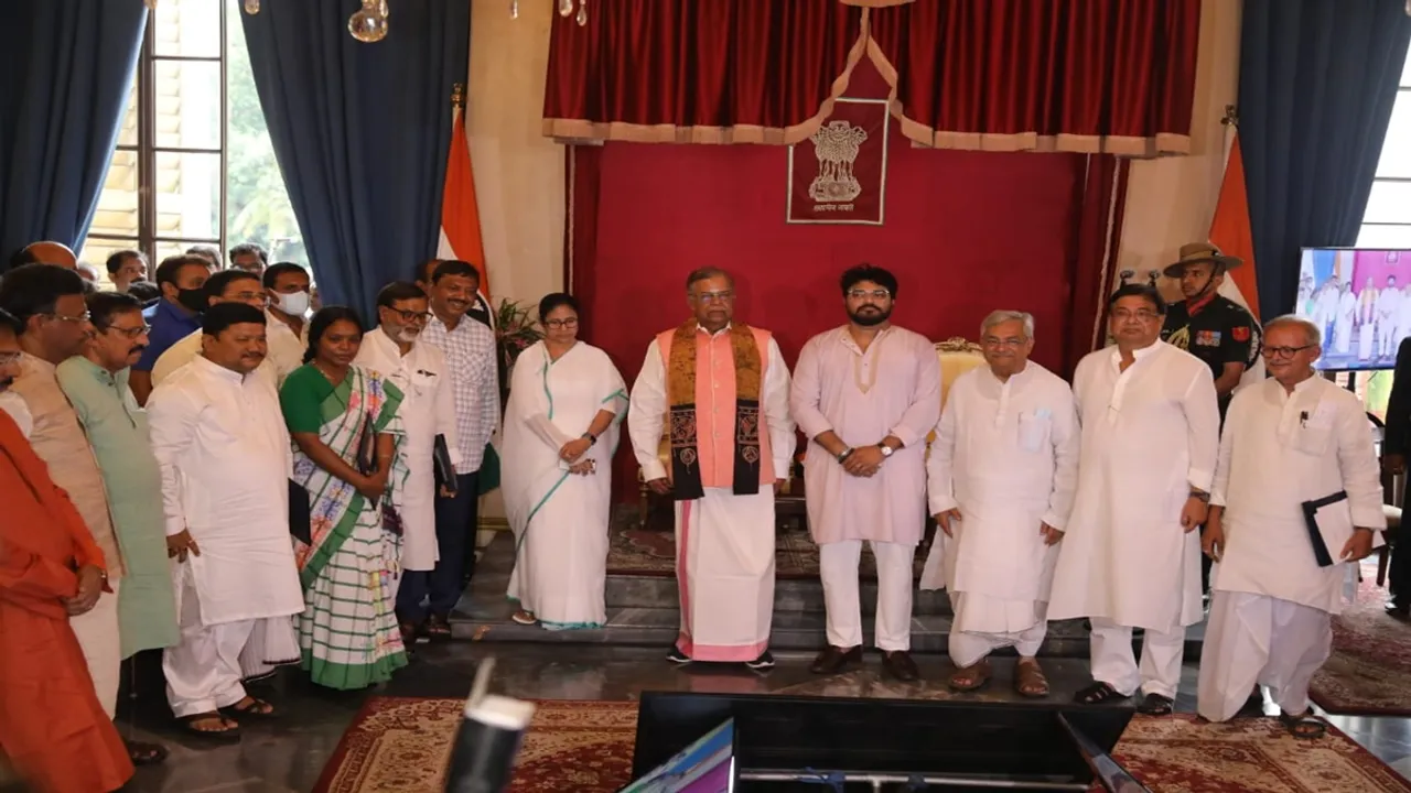 mamata cabinet oath, মমতা ক্যাবিনেটের শপথ