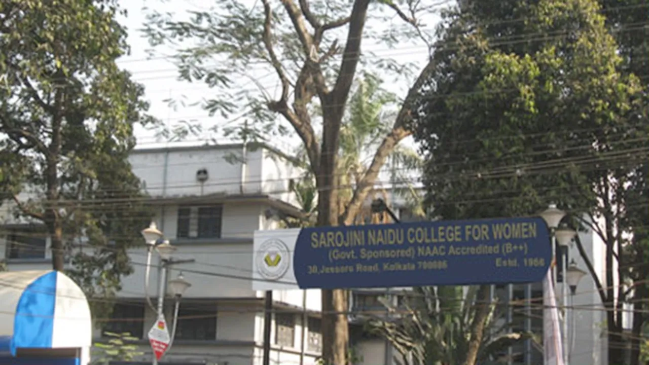 sarojini naidu college student protest controversy on dress principle directed