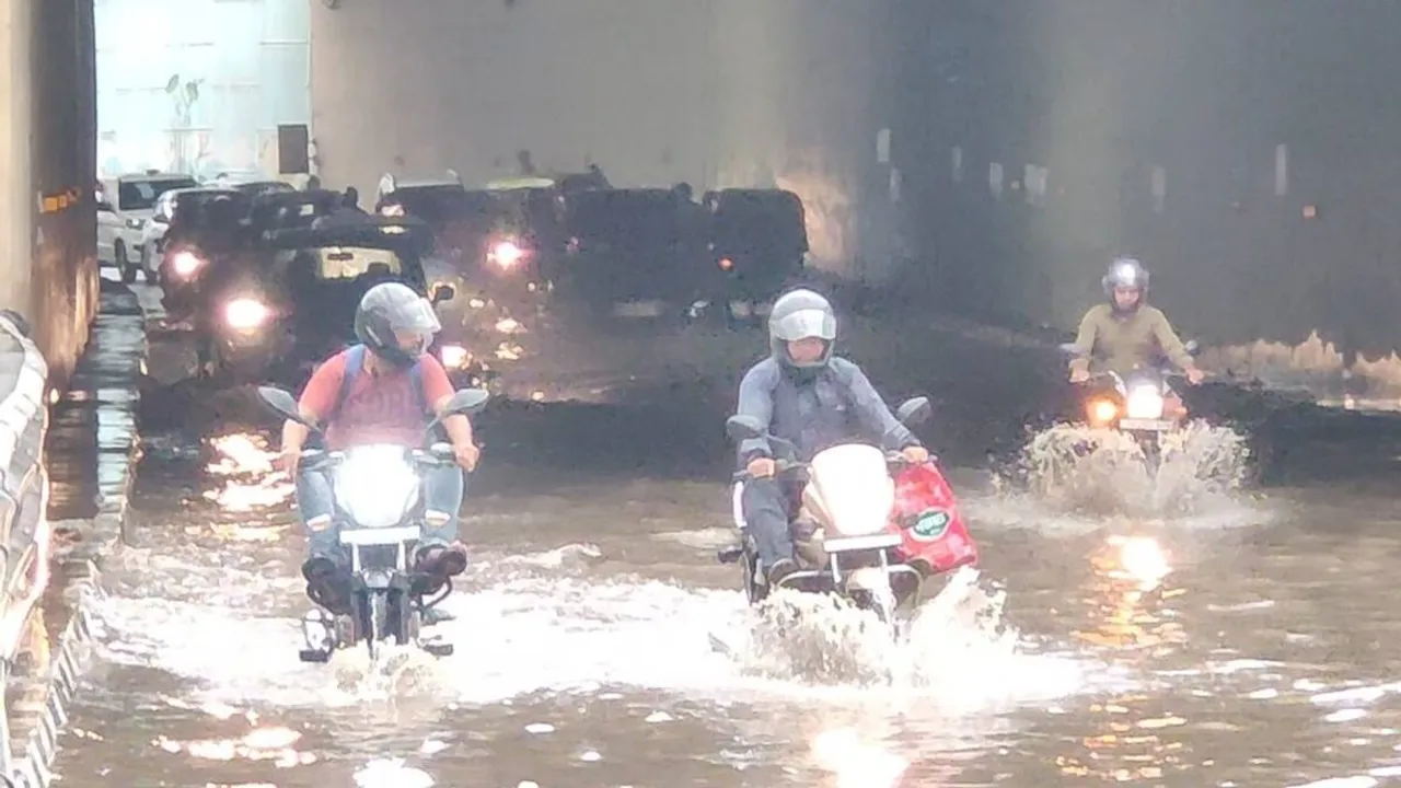 Delhi rains, Delhi NCR weather updates, Noida rains, Gurugram rains, Delhi-NCR Waterlogging, Delhi traffic news, Delhi news, Delhi news today, Delhi latest news, Delhi latest news, Arvind kejriwal, Delhi dengue cases today, Municipal Corporation of Delhi, MCD, The Indian Express