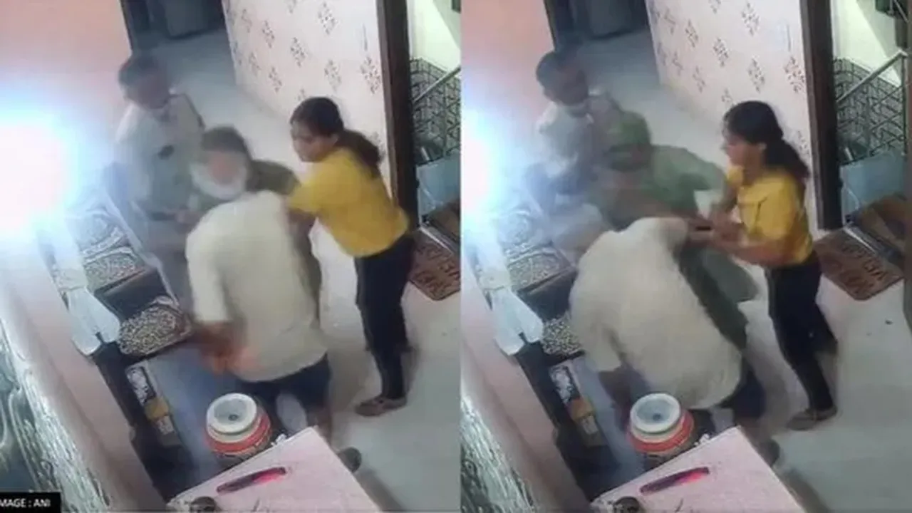 Delhi Police, Delhi Police news, father in law, video viral, police, दिल्ली पुलिस