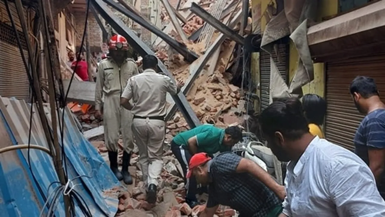 delhi,building collapse,azad nagar,azad market,azad market area"