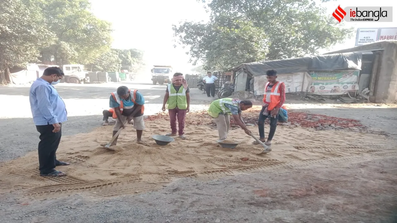 pitch tappi on the streets of kolkata Port trust and kmc is busy pushing liability, কলকাতার রাস্তার অবস্থা নিয়ে দায় ঠেলাঠেলিতে পোর্ট-কেএমসি