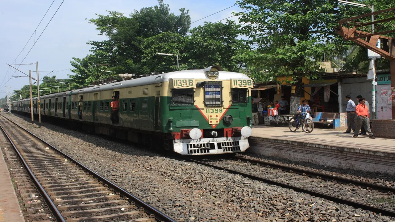 many local trains cancelled in sealdah division from tonight to next day sunday morning, আজ রাত থেকে রবিবার সকাল পর্যন্ত শিয়ালদহ ডিভিশনে একগুচ্ছ ট্রেন বাতিল, জানুন কোনগুলো