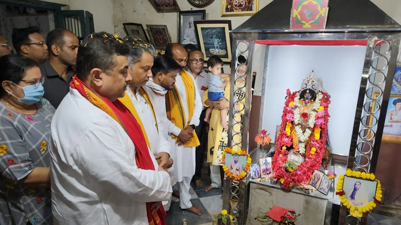 2 tmc councillor have give puja with suvendu adhikari