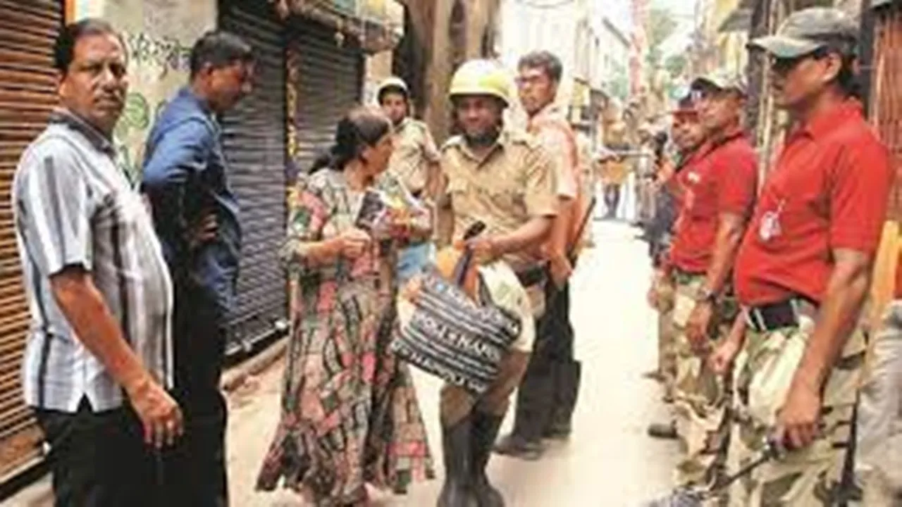 kmrcl will start compensation form distribution process at kolkata bowbazar