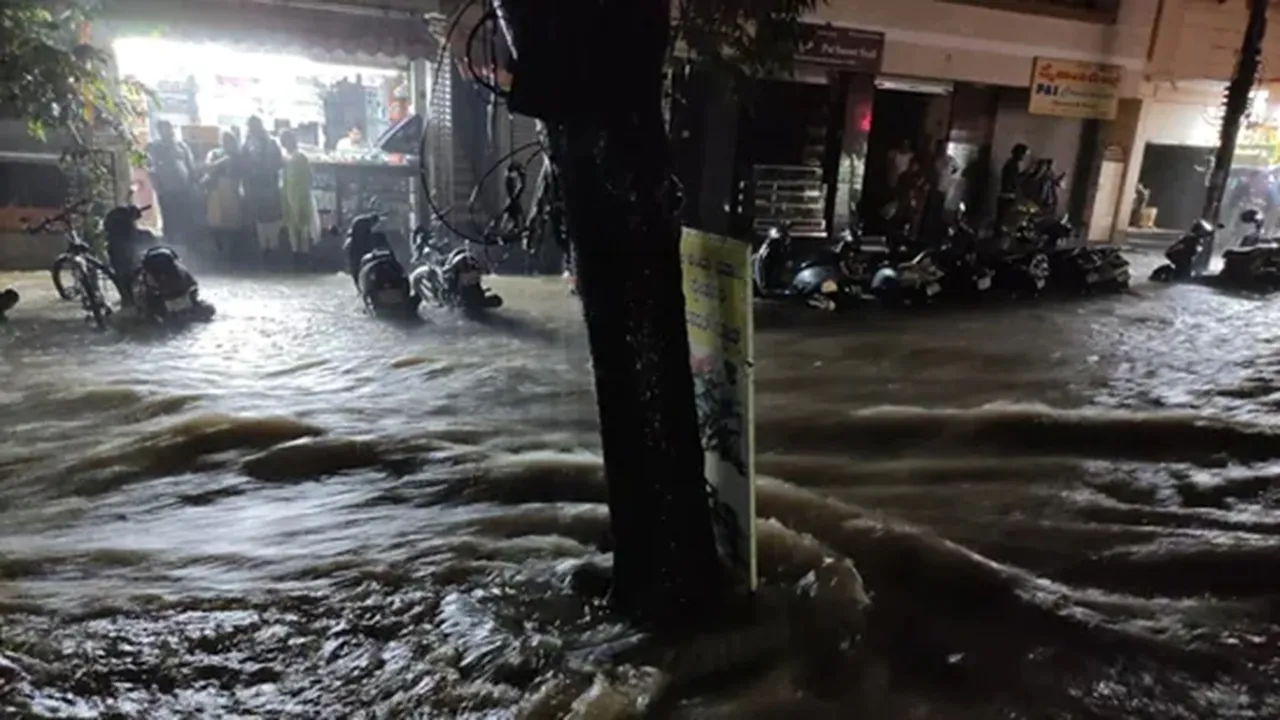 bengaluru rain,bengaluru waterlogging,Bangalore Flood,Bengaluru Floods Today,Bengaluru Mysuru Highway Flood,Floods In Bangalore,Flood In Bangalore,Bangalore Mysore Highway Flood,Bangalore Flood Today,Weather Update Bengaluru,Bangalore Rains News,Bengaluru Rain Imd,Bangalore Mysore Highway,Bangalore Rains,Bangalore Rain Today,Bangalore Rain,Rain In Bengaluru,Heavy Rain In Bengaluru,Bengaluru Rain Update,Bengaluru Rains,bengaluru news,bengaluru latest news