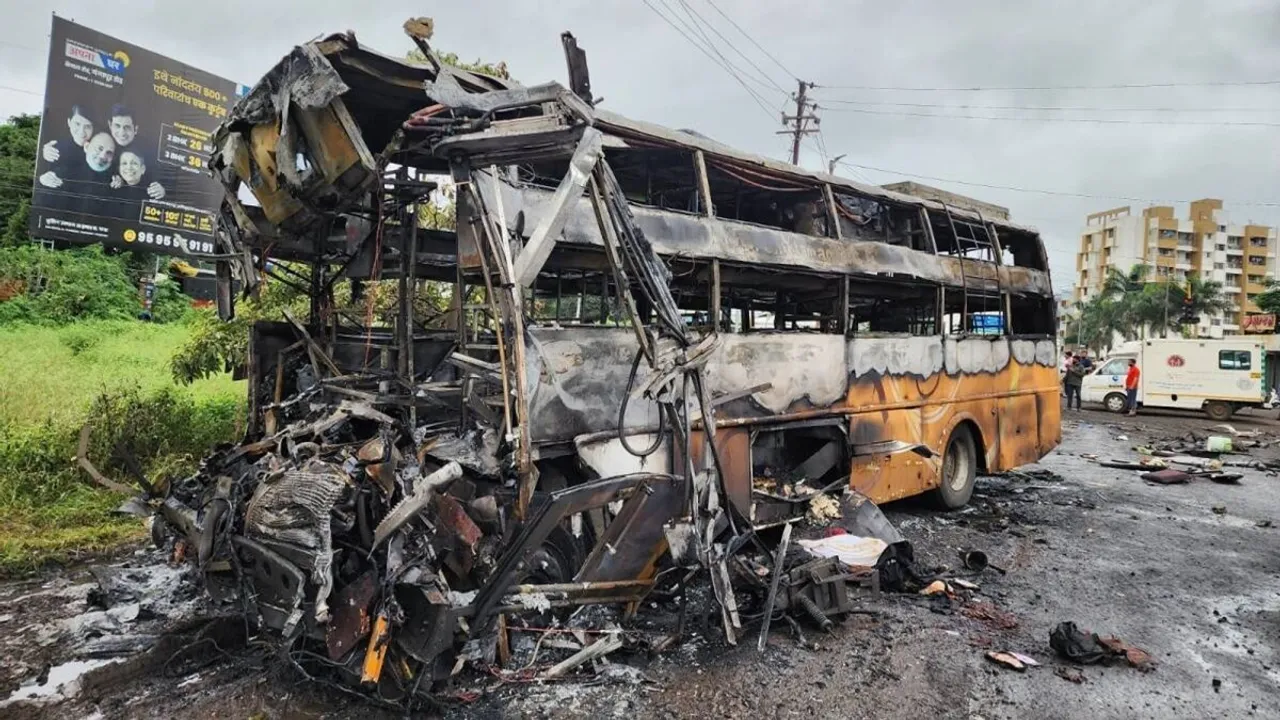 Nashik city, Nashik city bus fire, Nashik city accident, Nashik city bus accident, Nashik city news, Aurangabad Road, Aurangabad Road accident, Aurangabad Road bus fire, indian express news, eknath shinde, amit shah, nashik bus accident, nashik bus fire