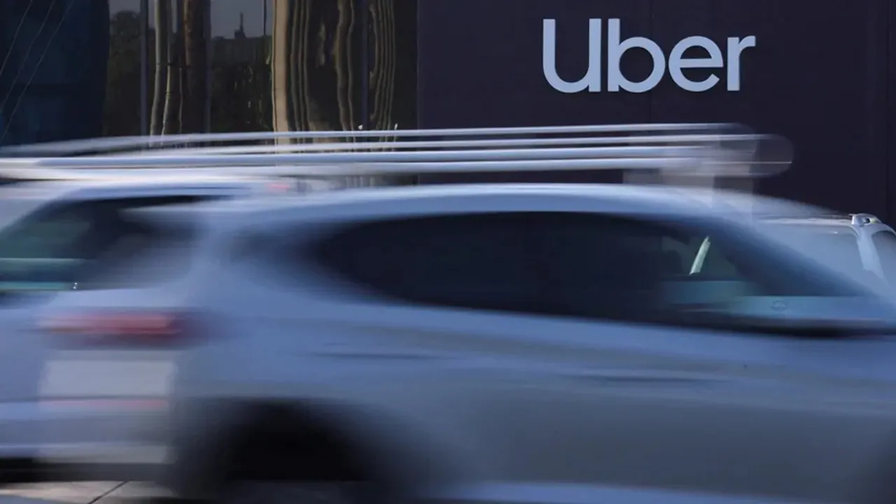 Drunk Customer Charged 32 Lakh for 6 km, Uber Ride, Uber, Uk, Viral, Trending, Viral On Internet, Strange News, Viral News, Trending News,Interesting News, bizarre news, viral on social media, Viral, Trending, Buzz, Weird News, odd news, Most Searched Story, Most Weird news in hindi, world news, world news in hindi, strange news, offbeat news, trending news, ajab gajab,