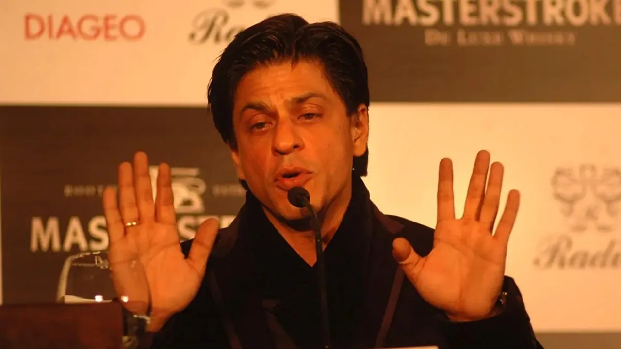 shahrukh khan stopped bu AIU at mumbai airport
