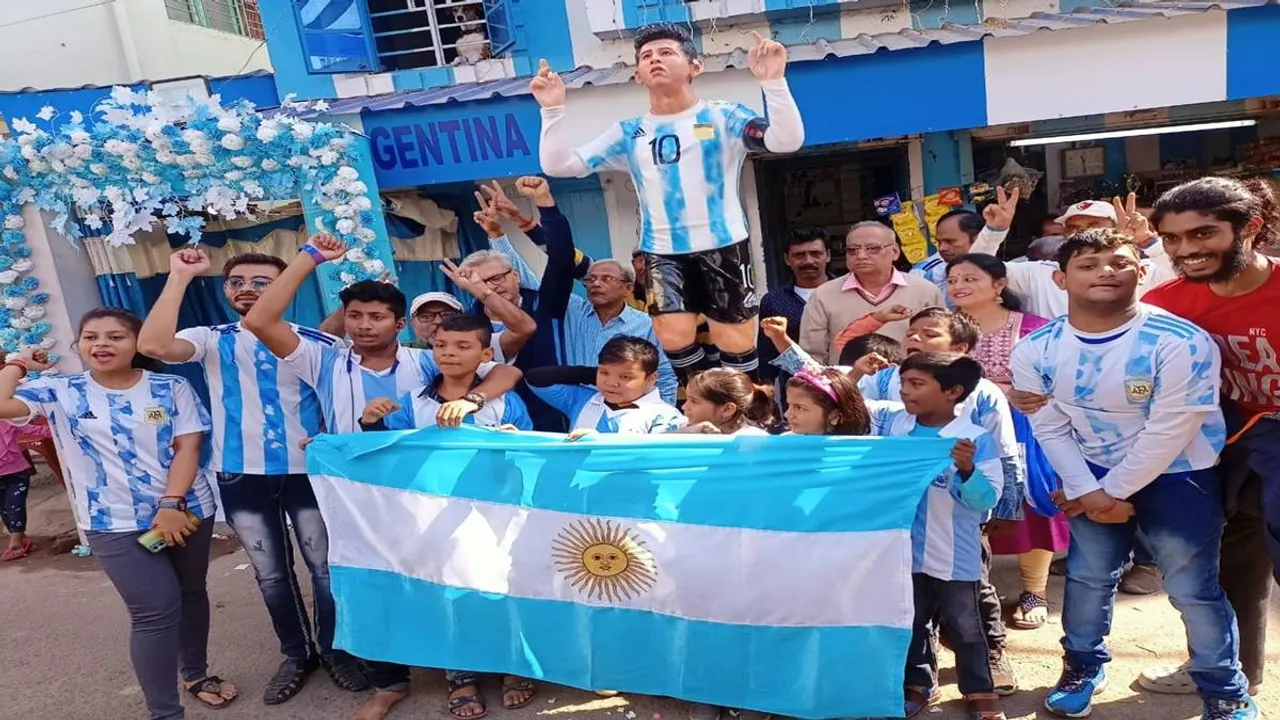 Qatar World Cup 2022: Couldn't afford to go Qatar, Argentina Fan Bengal tea seller makes Messi Statue