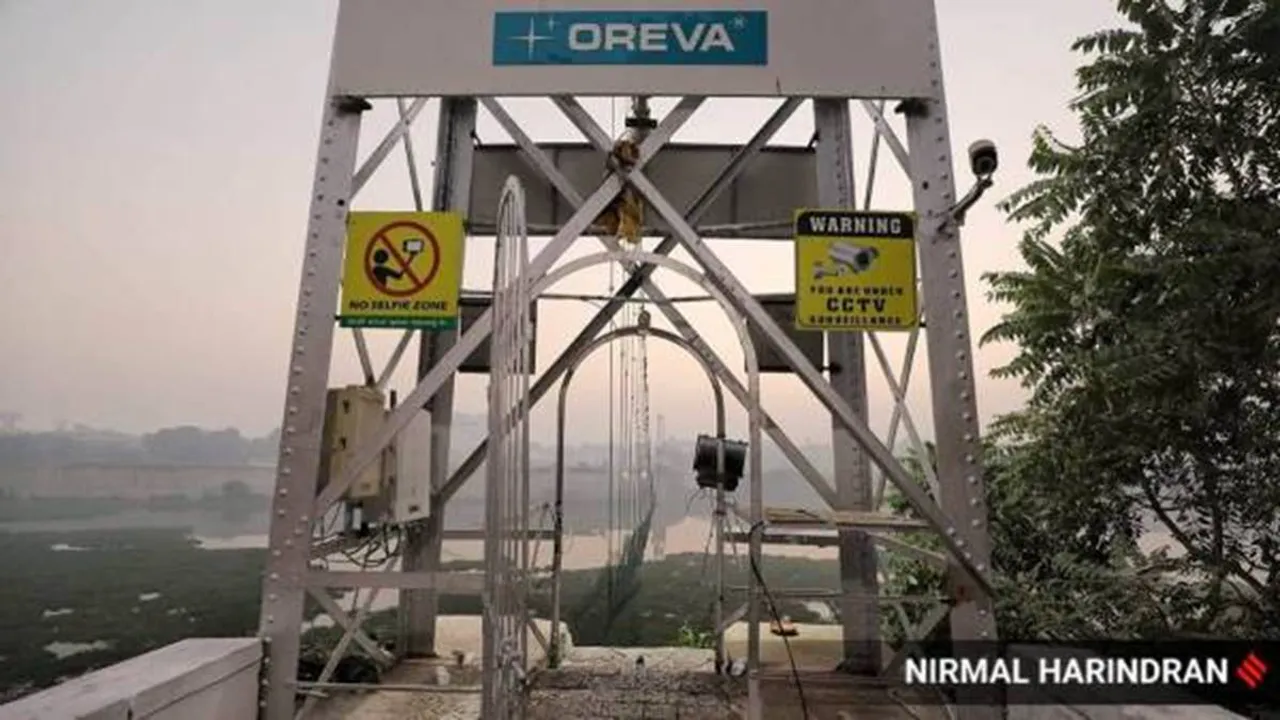 morbi bridge collapse, morbi bridge collapse victims, morbi bridge collapse deaths, death toll in morbi bridge collapse, morbi bridge renovation, morbi bridge renovation company, Oreva, Gujarat latest news