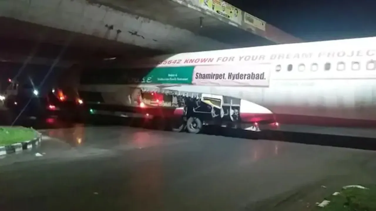 Aeroplane, underpass, Andhra Pradesh