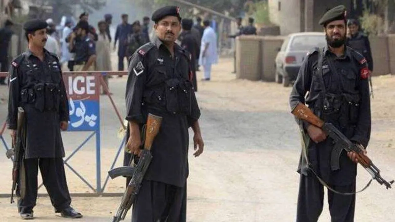 pakistan blast, pakistan blast targets police patrol, police patrol in pakistan, IE world news, indian express latest news, indian express news today