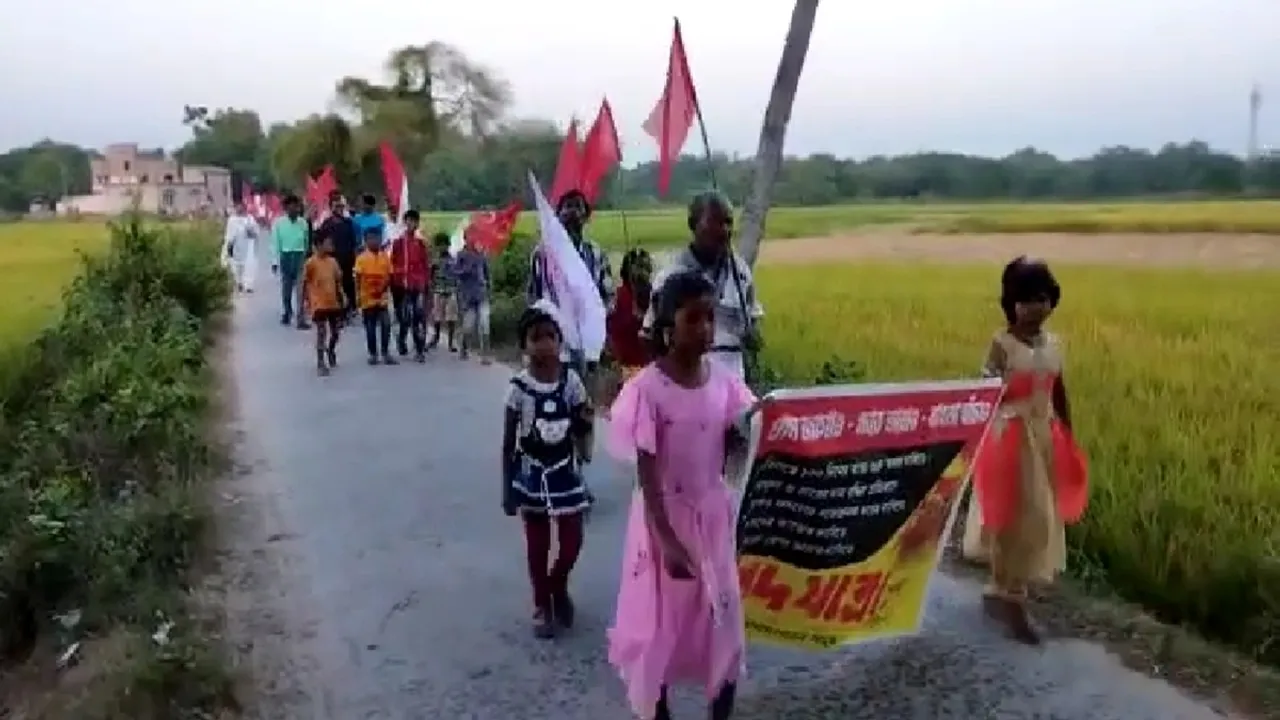children walked and shouted slogans in the cpim procession at jamalpur burdwan