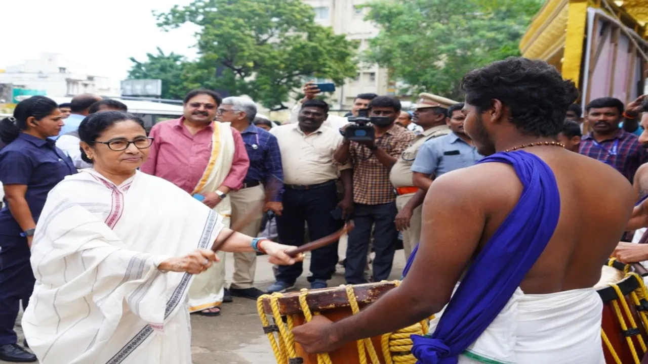 mamata banerjee plays drum in chennai