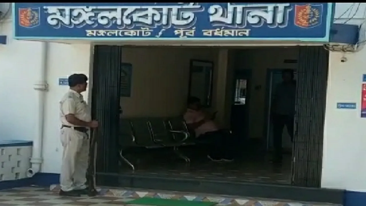 miscreants held gun to head of the female upopradhan for handing over tender in bhallo panchayat burdwan