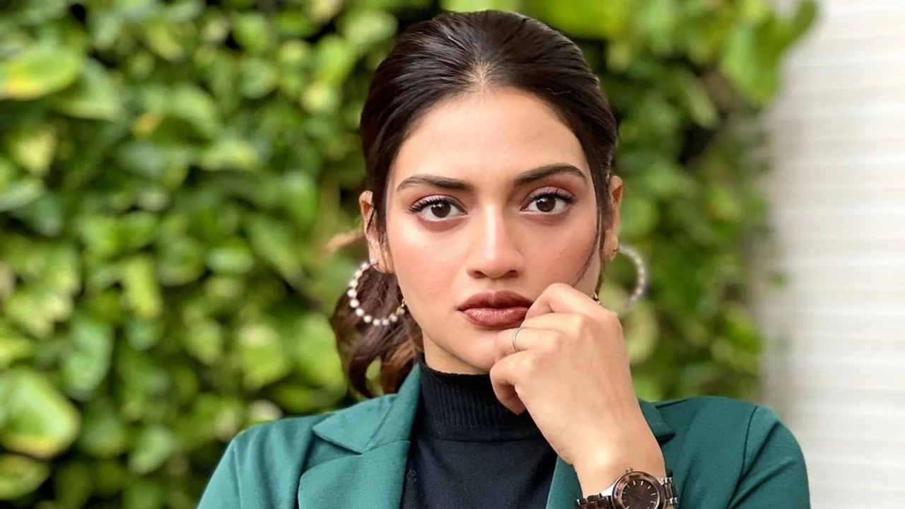 nusrat jahan reaction on deepika beshram rang