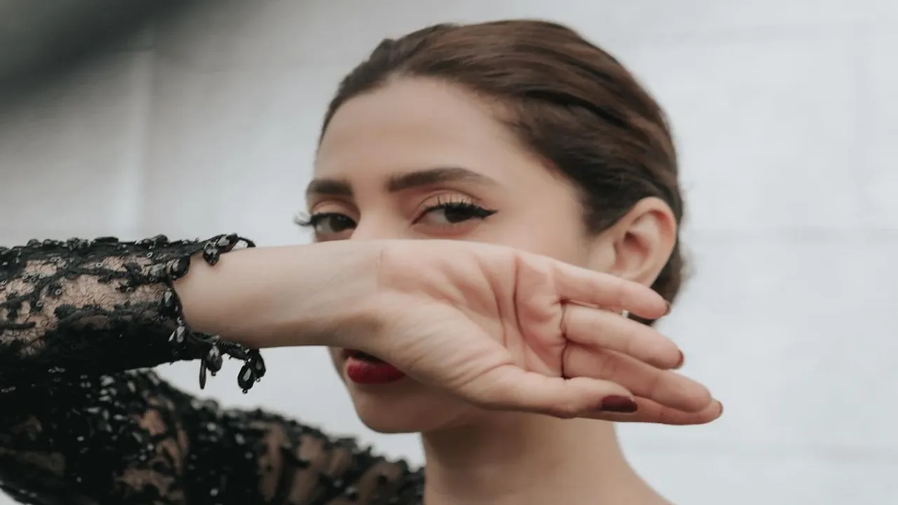 mahira khan lost her luggage in dubai