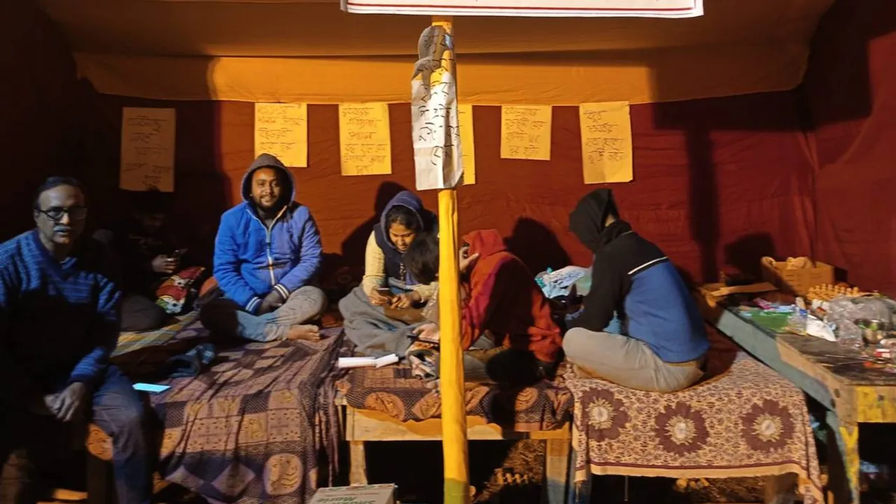Visva-Bharati Varsity unrest continues as security guards removes protesters stage