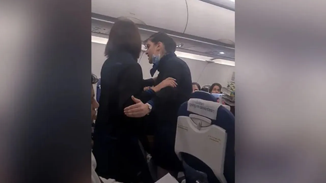 Indigo flight fight video, indigo crew passenger fight, indigo viral video, indigo flight,