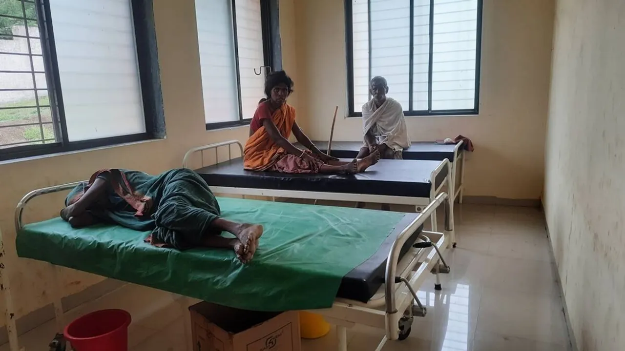 Bilgaon PHC, electricity in Bilgaon PHC, Electricity in Maharashtra hospitals, patients treated in torchlight, Mumbai latest news"