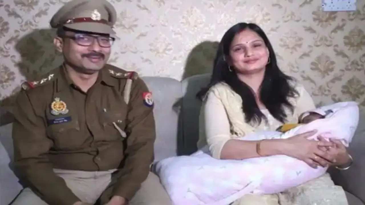 Viral News of UP Police, Trending News of UP Police, Amazing News of UP Police, latest tending News of UP Police, trending News of UP Police on twitter, trending News of UP Police on facebook, trending News of UP Police on instagram, trending News of UP Police on youtube, sho wife saved newborn girl life