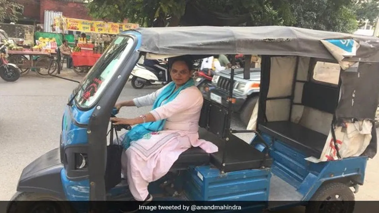 Anand Mahindra,Proud Story,Trending News,Viral News,Human Story,News and Views,Inspirational Story,Paramjit Kaur,Paramjit Kaur female rickshaw Driver