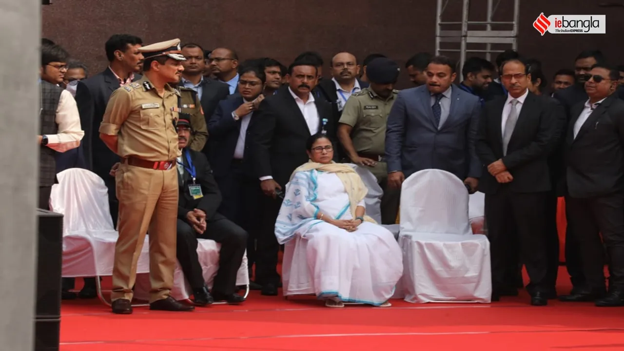 mamata banerjee at howrah station for vande bharat inauguration program