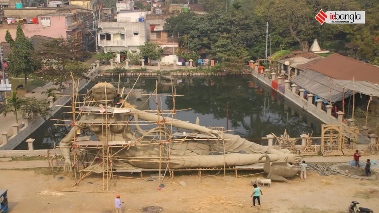 80 feet saraswati idol in khardah, ৮০ ফুট দৈর্ঘের সরস্বতীর মূর্তি খড়দহ